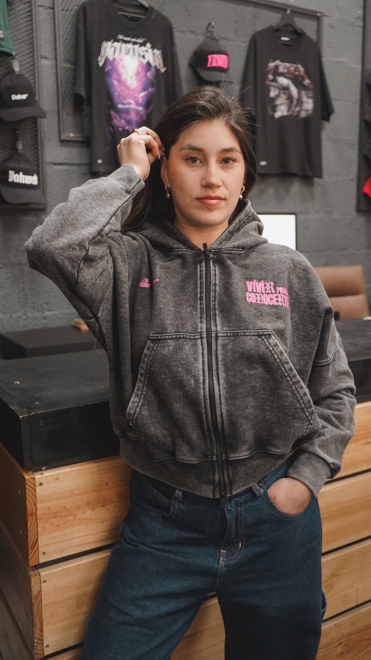 Hoodie Zipup Mujer Stonewash Black "TODAVIA DIOS" (Fit Boxy)