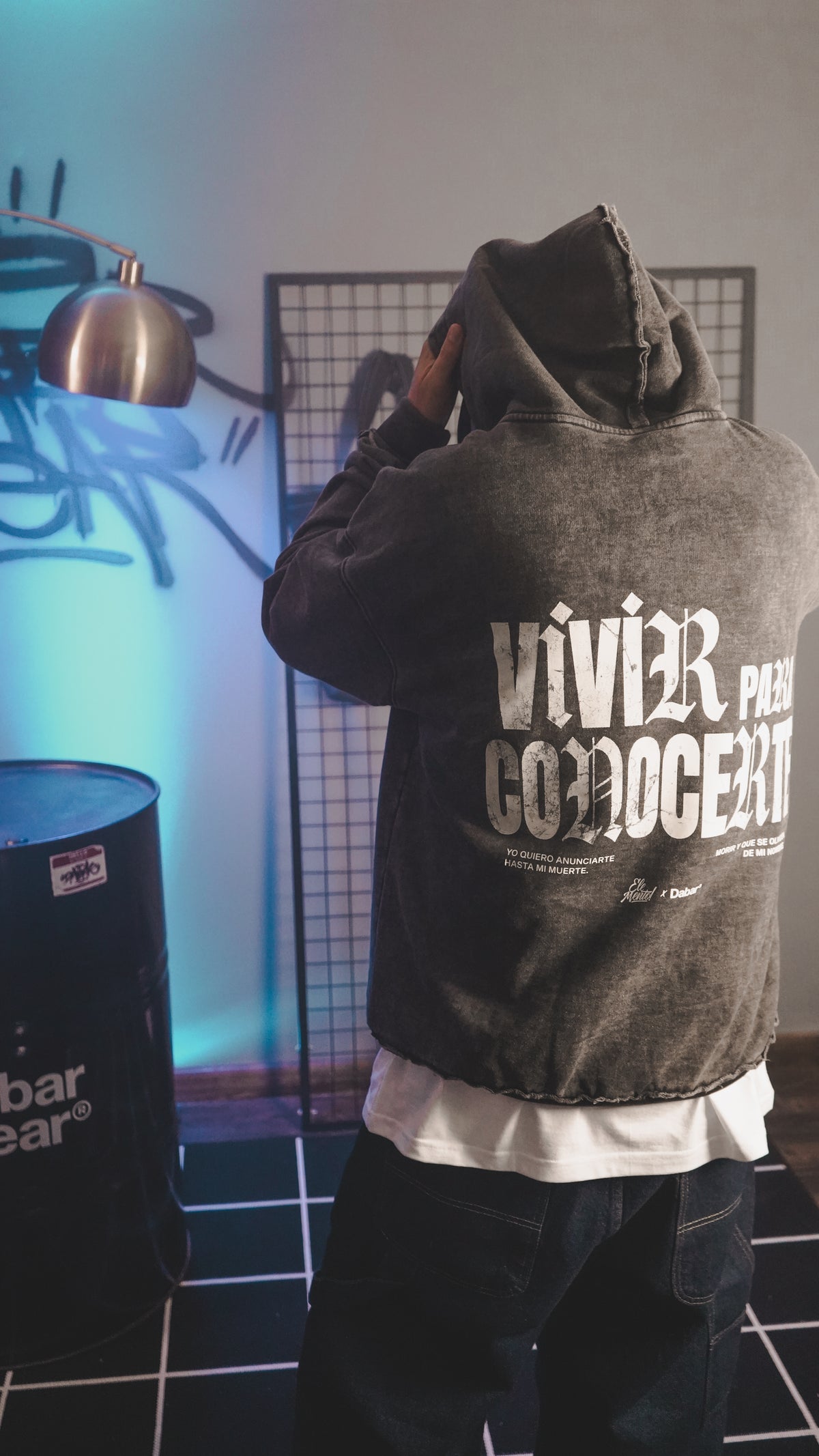 Hoodie Stonewash Distressed ELEMENTO X DABAR "VIVIR PARA CONOCERTE" (Fit Relaxed)
