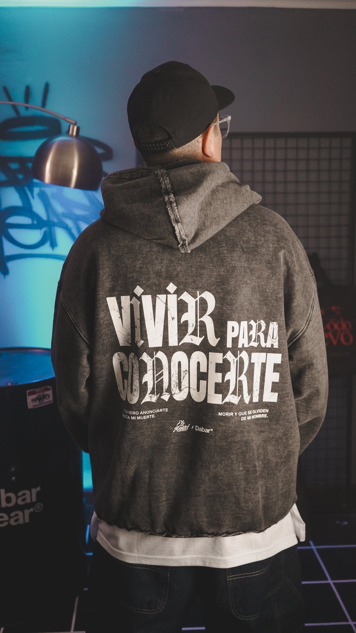 Hoodie Stonewash Distressed ELEMENTO X DABAR "VIVIR PARA CONOCERTE" (Fit Relaxed)