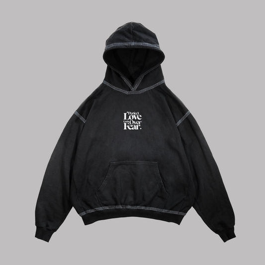 Hoodie Boxy fit costuras en blanco PERFECT LOVE negro