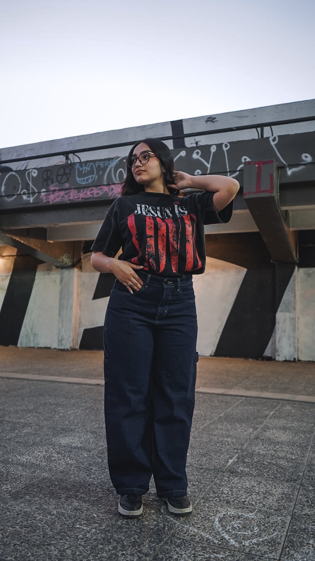 Tshirt Boxy Mujer Distressed stonewash "JESUS IS LOVE" RED (NUEVA)